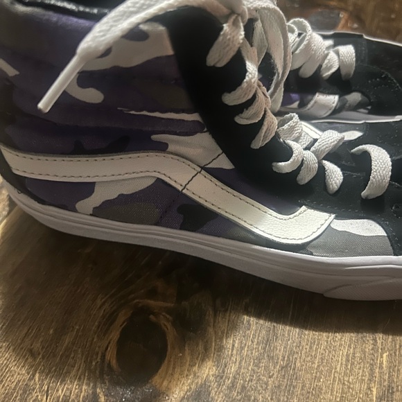 Girl Boy Vans SK8 Hi Top Sneakers Camo Purple‎ Camo Women size 8.0 Men 6.5 - Picture 1 of 9